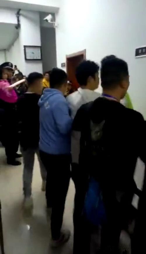 情人节现场被抓最新爆料,浪漫邂逅变尴尬瞬间